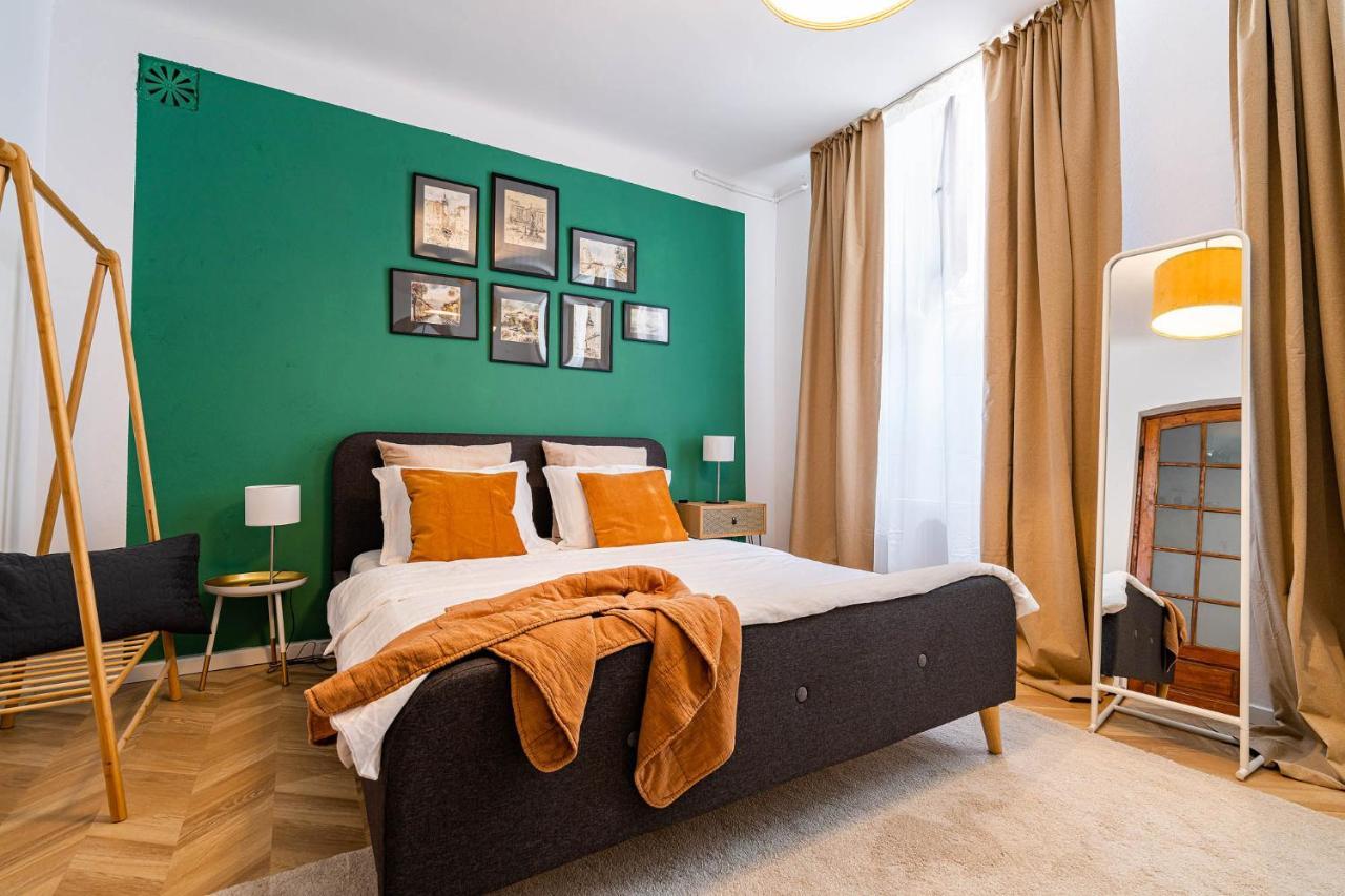 The- Point- 3Br Bright Cloud Apartment Bukares Bagian luar foto