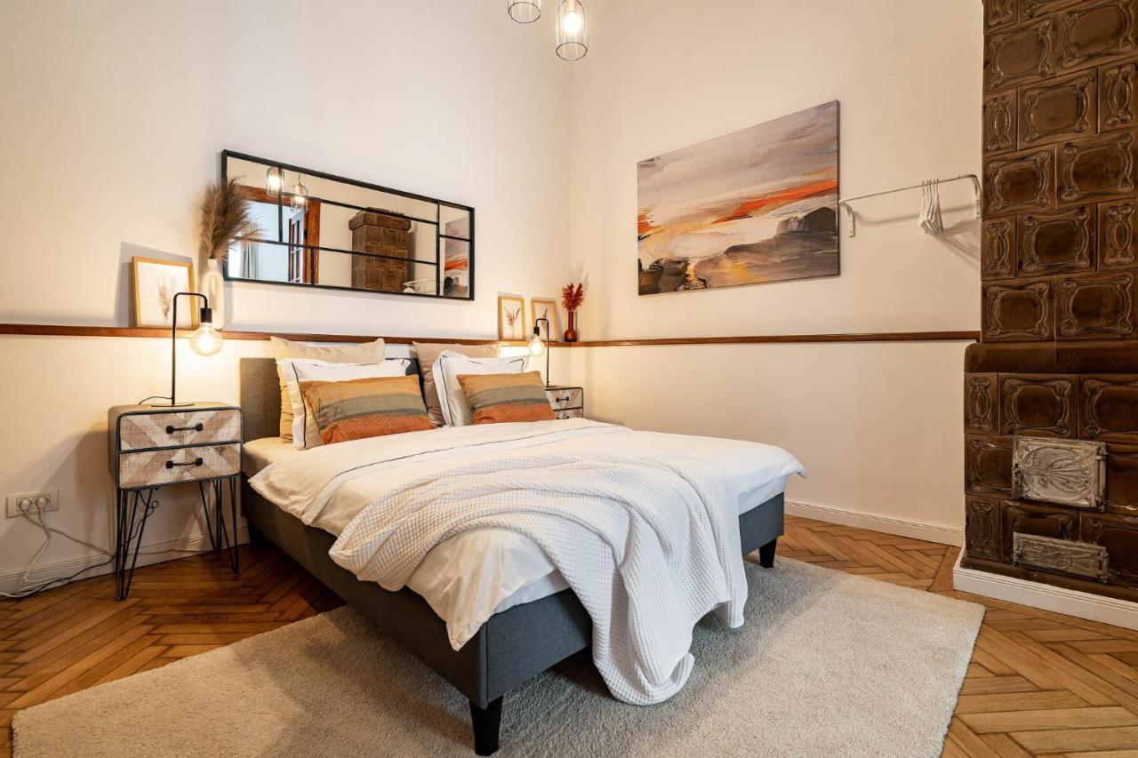 The- Point- 3Br Bright Cloud Apartment Bukares Bagian luar foto