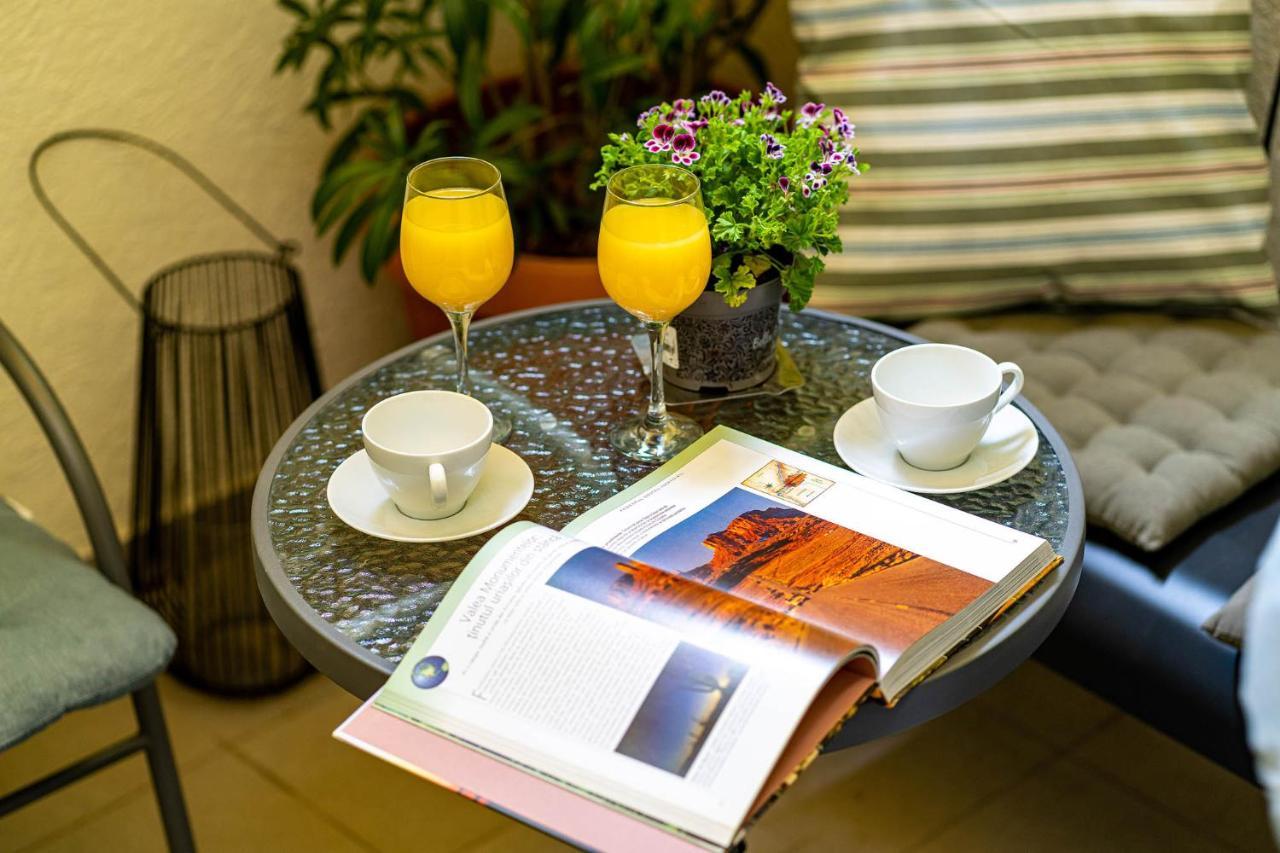 The- Point- 3Br Bright Cloud Apartment Bukares Bagian luar foto