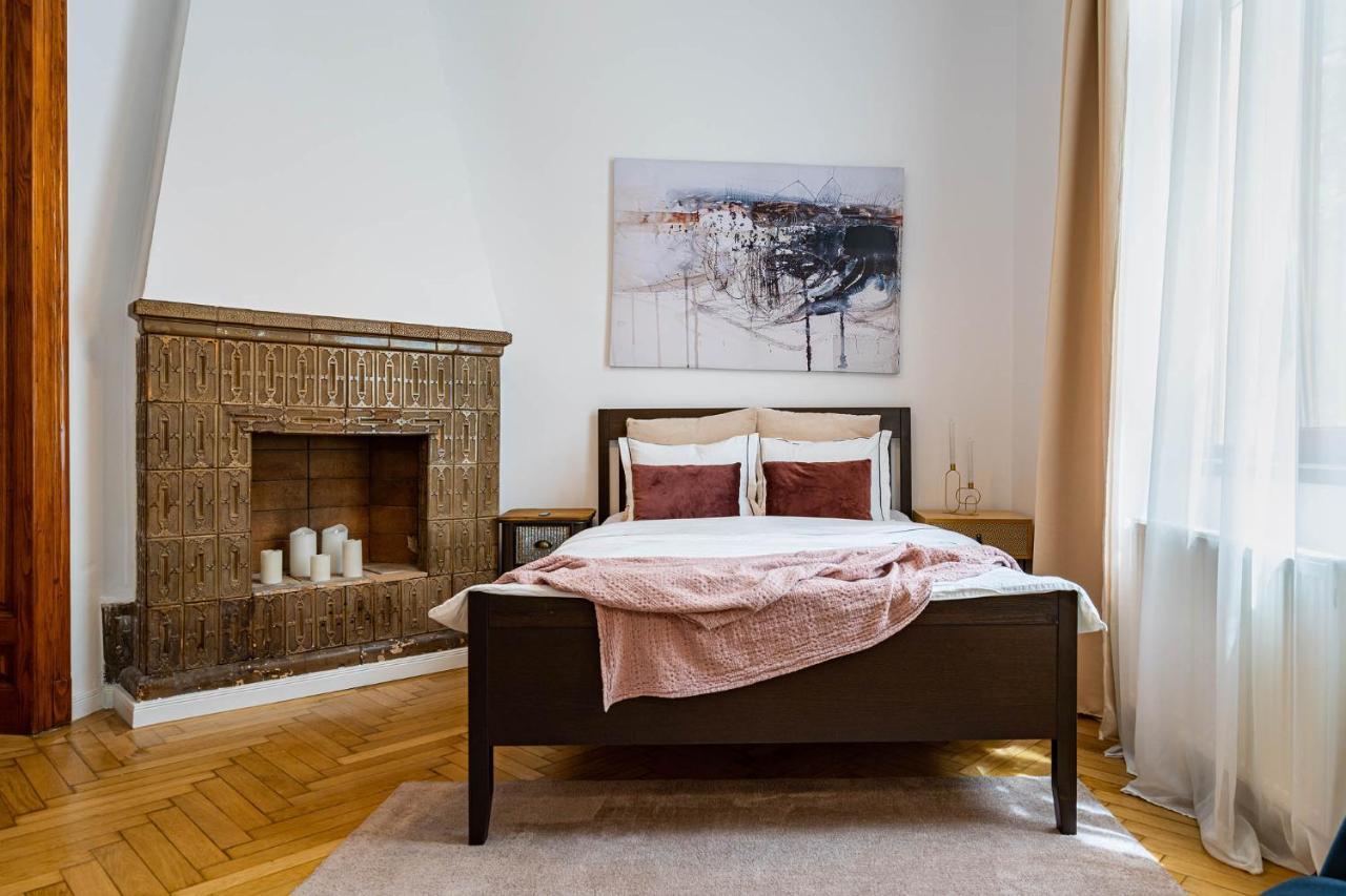 The- Point- 3Br Bright Cloud Apartment Bukares Bagian luar foto