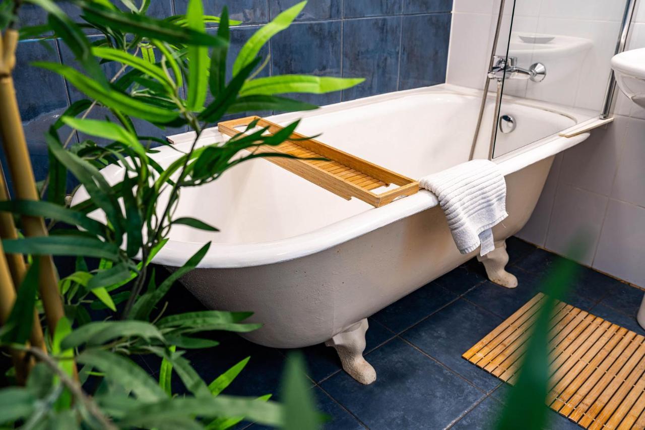 The- Point- 3Br Bright Cloud Apartment Bukares Bagian luar foto