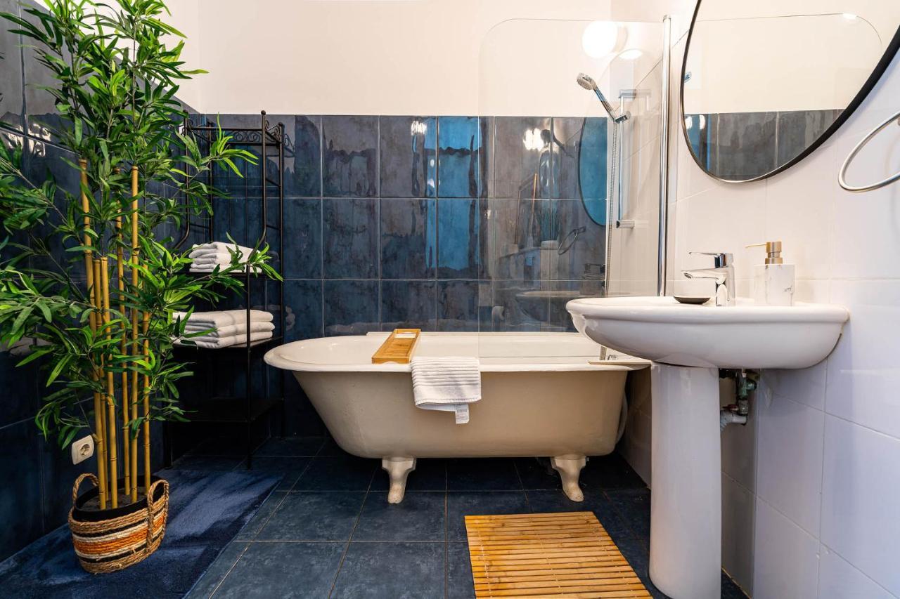 The- Point- 3Br Bright Cloud Apartment Bukares Bagian luar foto