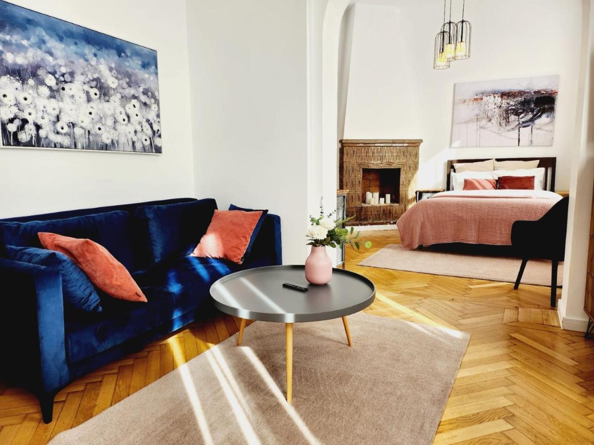 The- Point- 3Br Bright Cloud Apartment Bukares Bagian luar foto