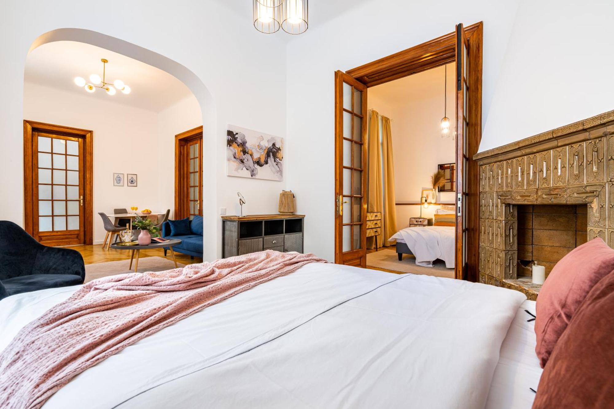 The- Point- 3Br Bright Cloud Apartment Bukares Bagian luar foto